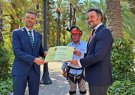 Momento del acto con los alcaldes de ambas ciudades.