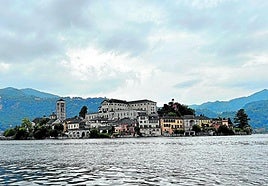 Vista panorámica de la Isla del Silencio, en los Alpes.