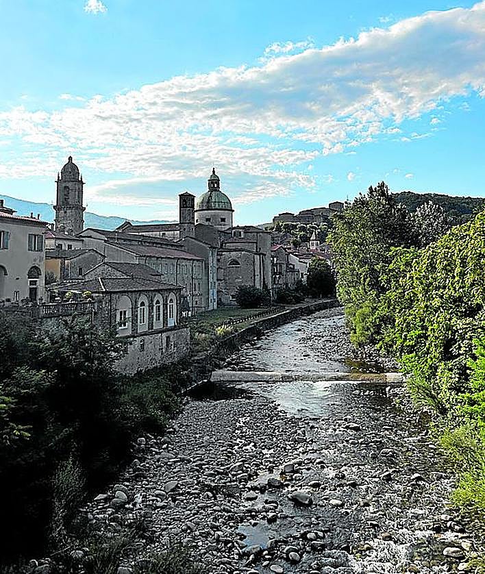 Imagen secundaria 2 - Descenso de los Alpes por el valle d'Aosta. | Fortaleza de Brad. | Río Magra a su paso por Sarzana.