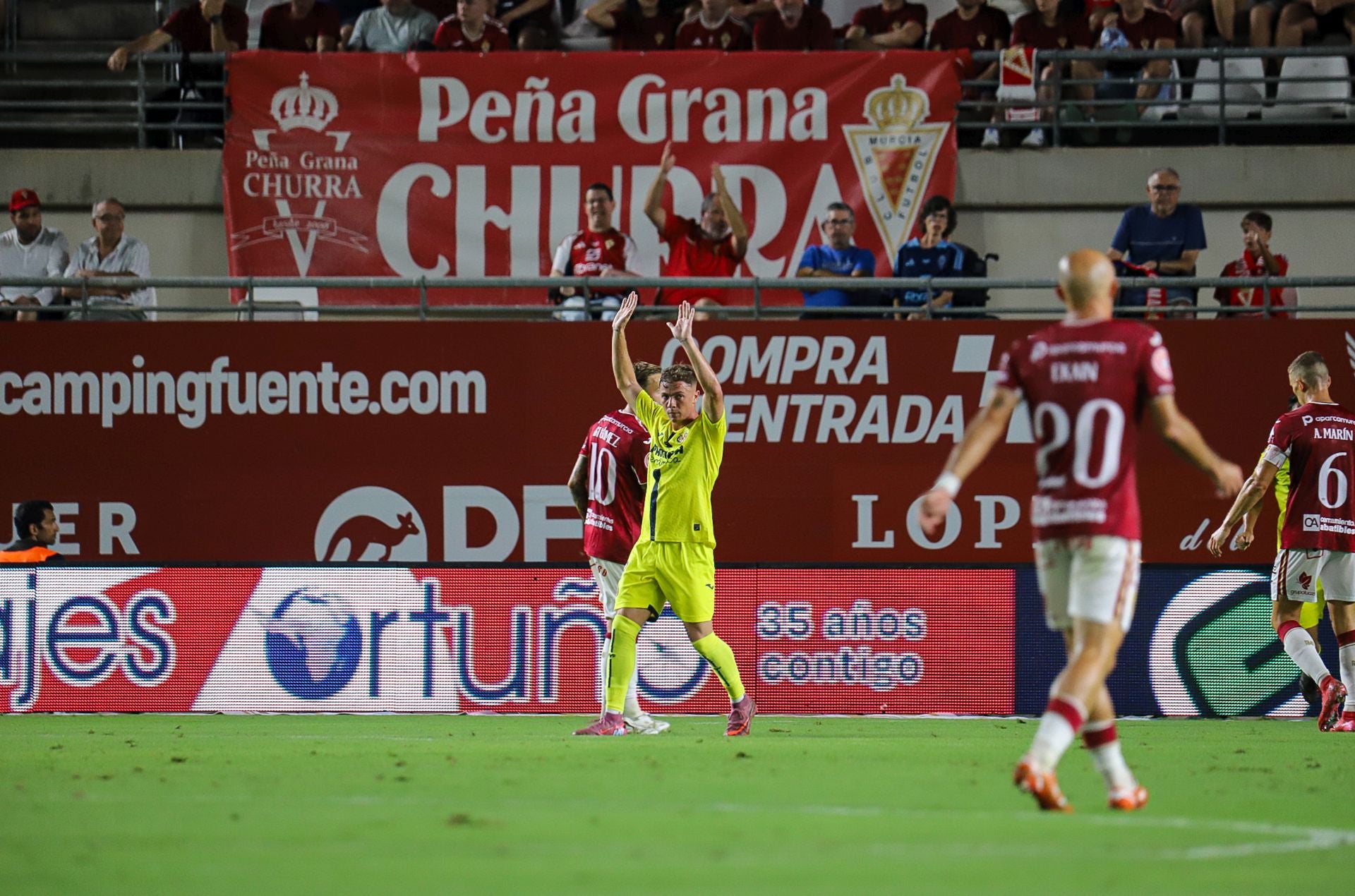 El Real Murcia consigue el empate en el último minuto, en imágenes