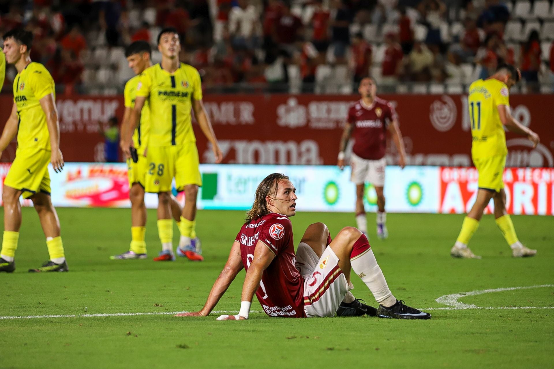 El Real Murcia consigue el empate en el último minuto, en imágenes