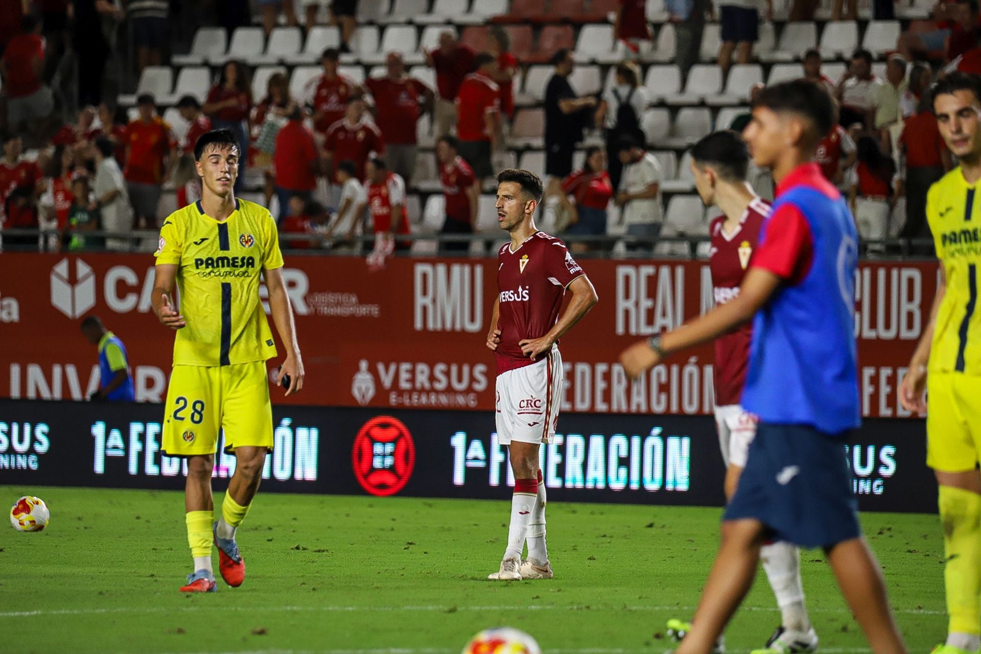 El Real Murcia consigue el empate en el último minuto, en imágenes