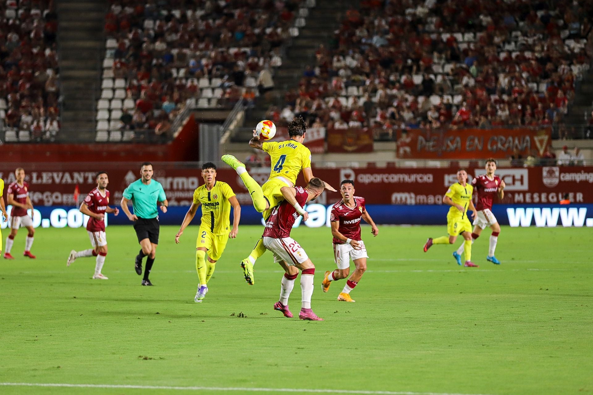 El Real Murcia consigue el empate en el último minuto, en imágenes