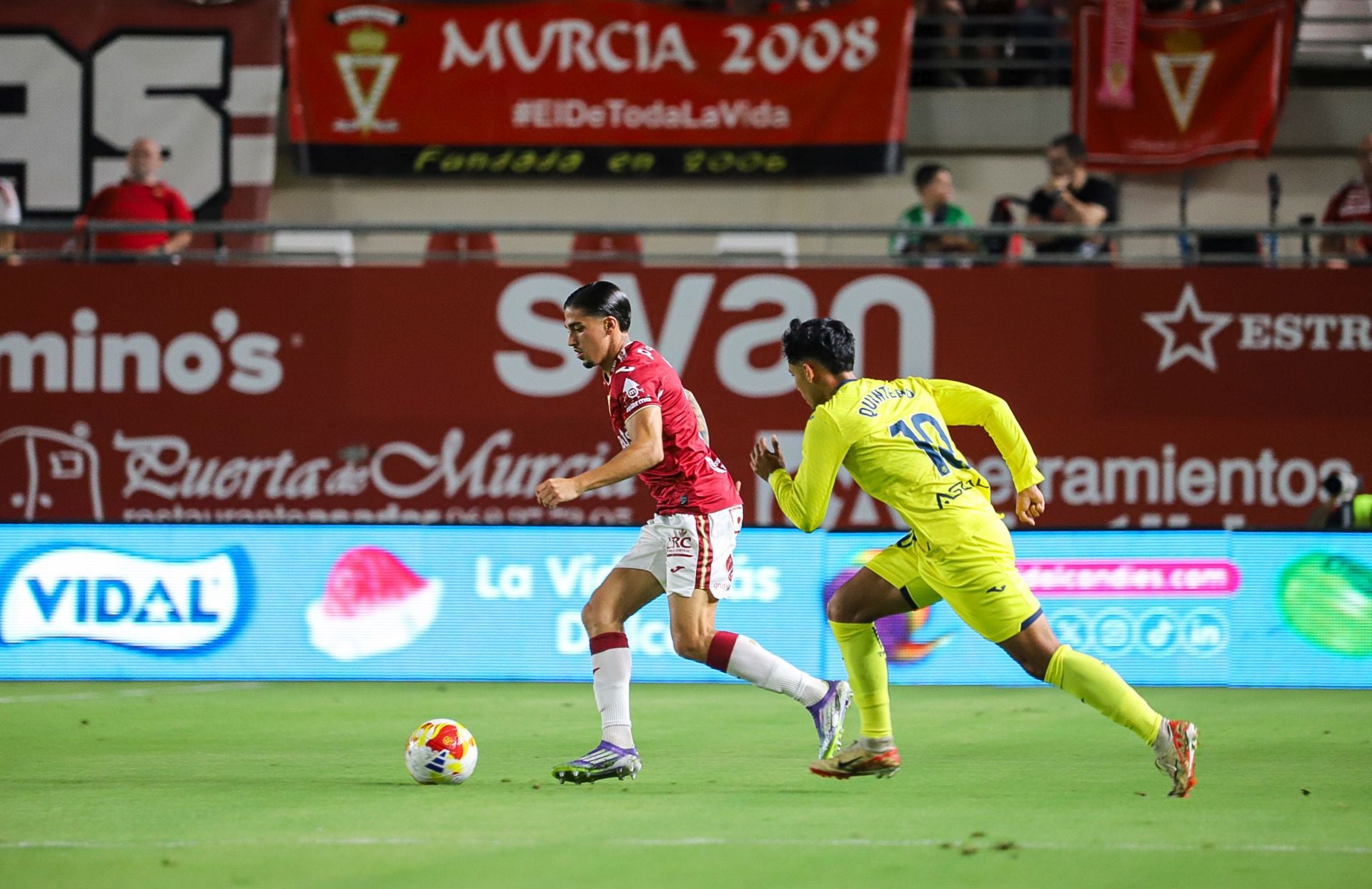 El Real Murcia consigue el empate en el último minuto, en imágenes