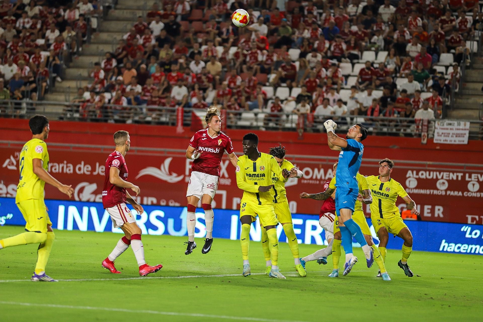 El Real Murcia consigue el empate en el último minuto, en imágenes