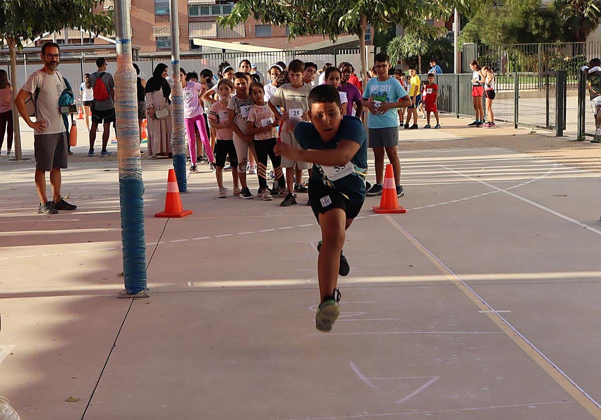 Lanzamiento, carrera saltada, peso… comienza en el colegio Sagrado Corazón el programa 'Atletismo en la calle' de los JDG
