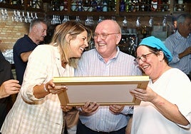 Multitudinario homenaje a Pablo Guardiola y Juani Villarino tras el cierre de su restaurante de Los Belones
