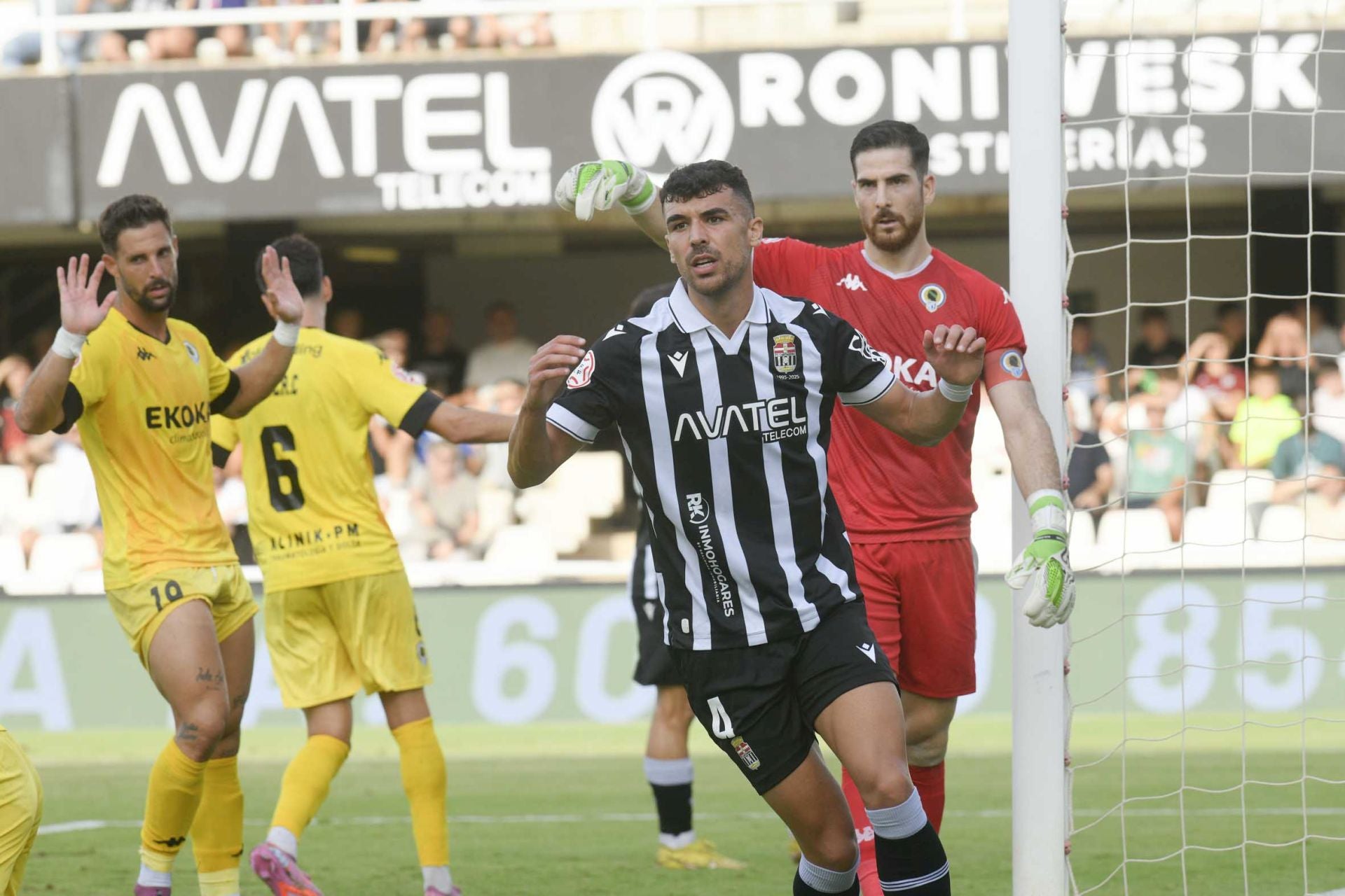Pablo de Blasis regala la victoria al FC Cartagena en el último minuto, en imágenes