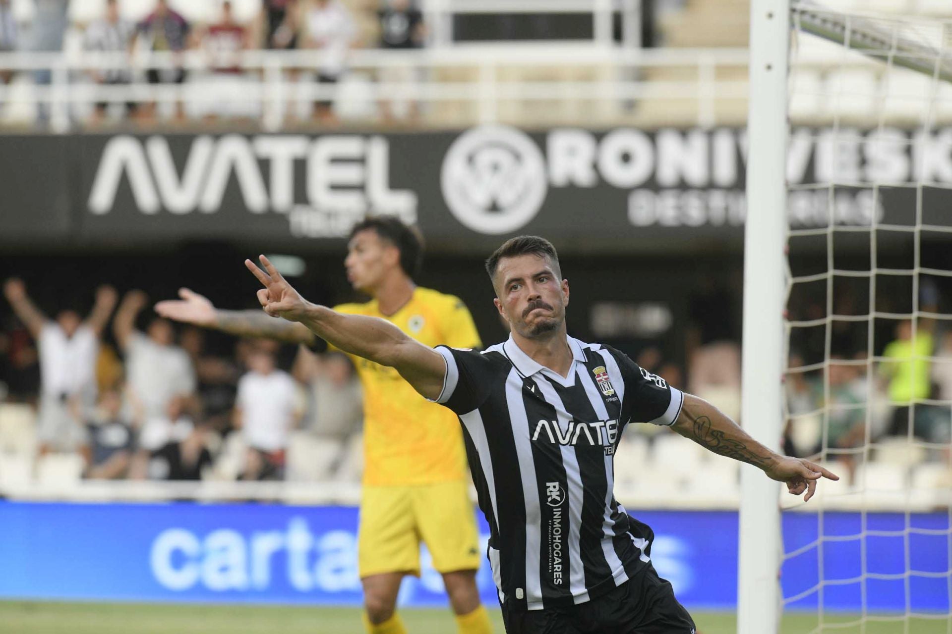 Pablo de Blasis regala la victoria al FC Cartagena en el último minuto, en imágenes