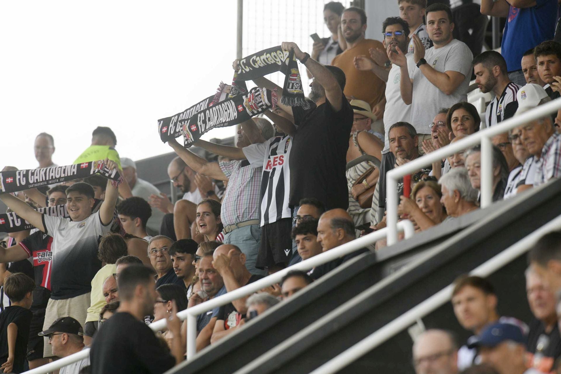 Pablo de Blasis regala la victoria al FC Cartagena en el último minuto, en imágenes