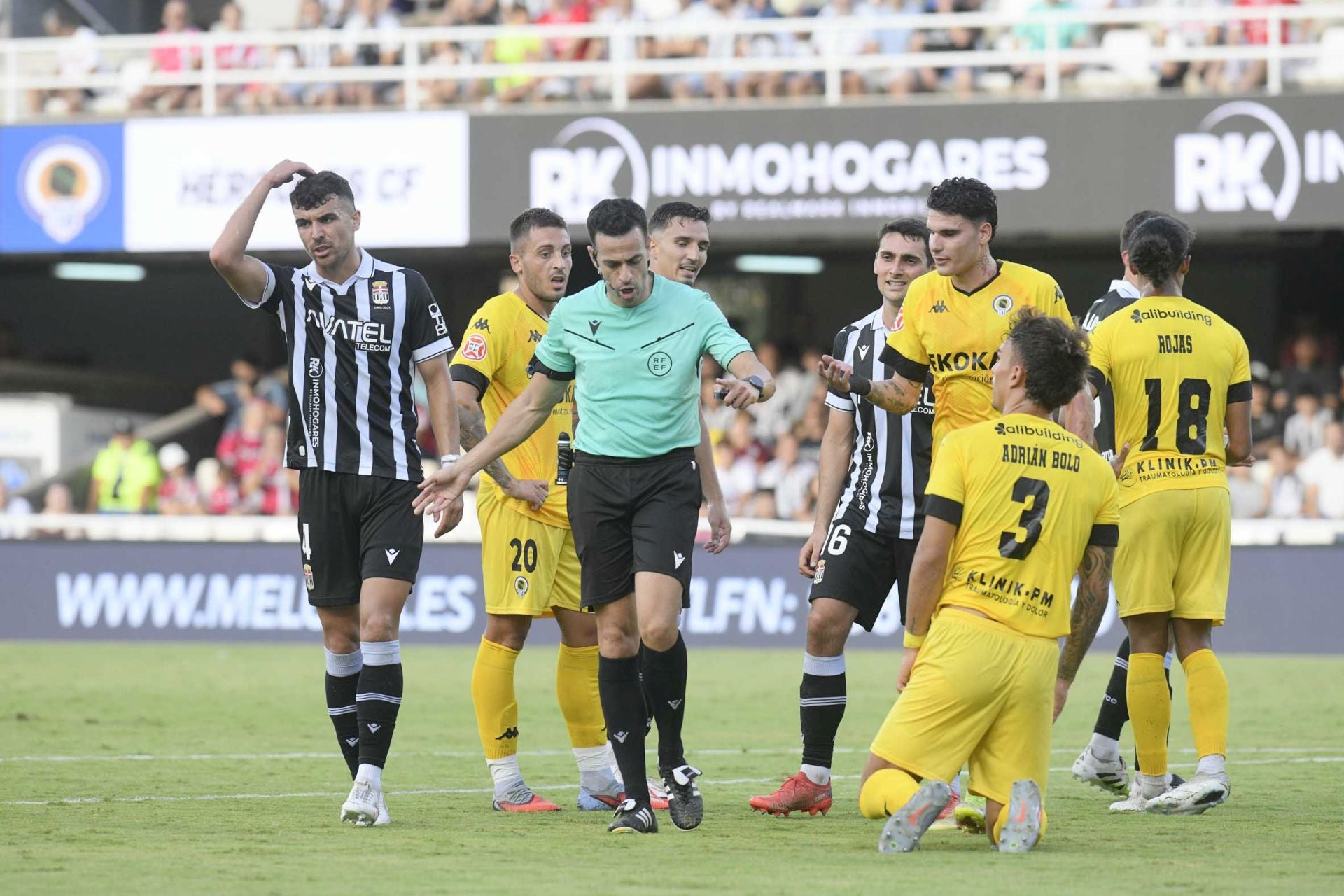 Pablo de Blasis regala la victoria al FC Cartagena en el último minuto, en imágenes