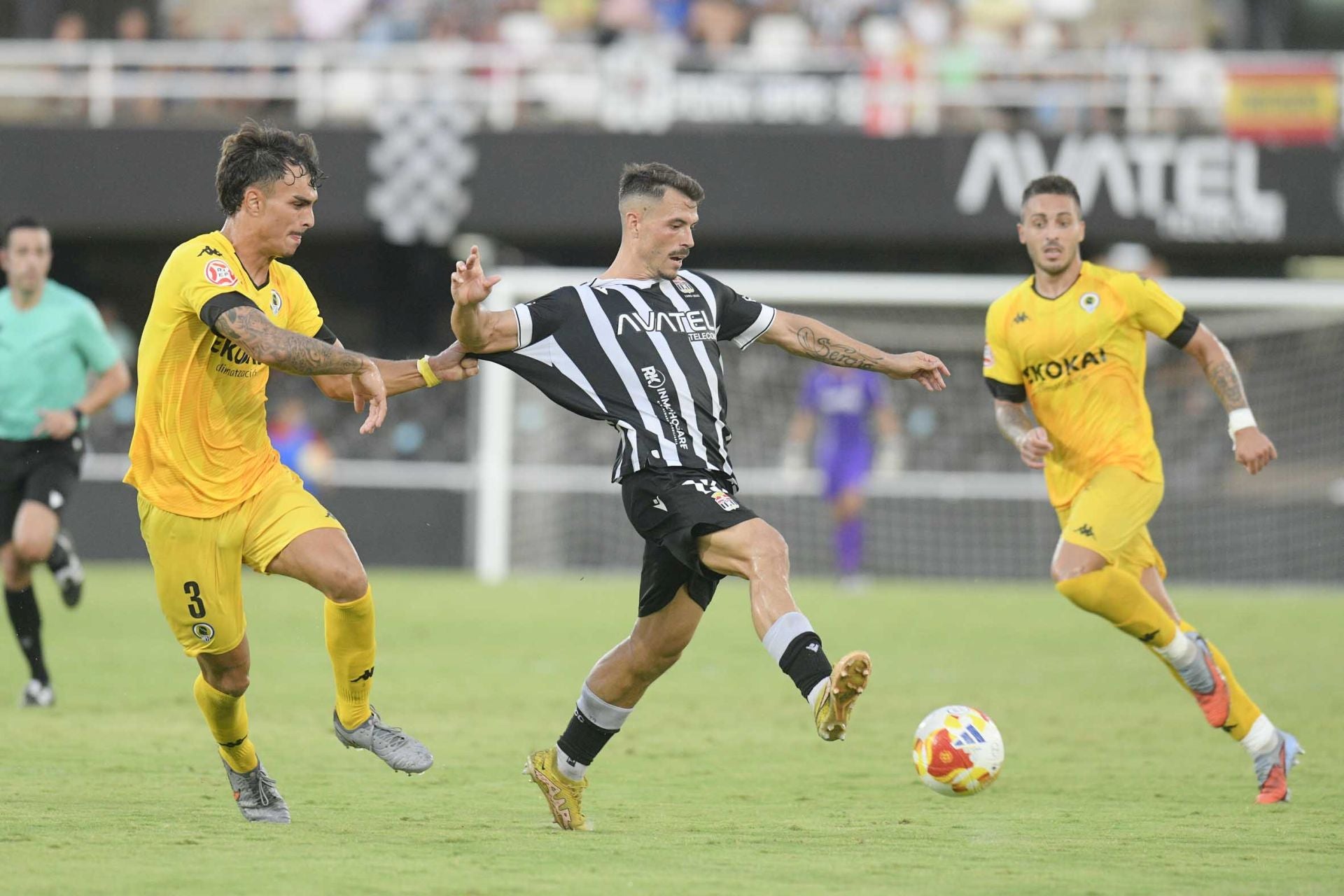 Pablo de Blasis regala la victoria al FC Cartagena en el último minuto, en imágenes