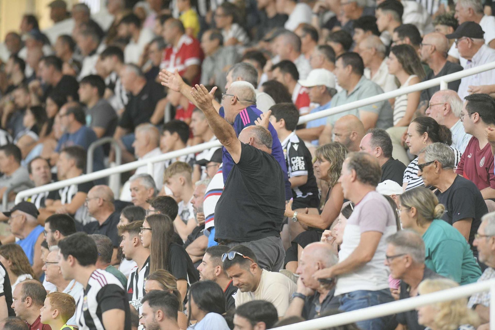 Pablo de Blasis regala la victoria al FC Cartagena en el último minuto, en imágenes