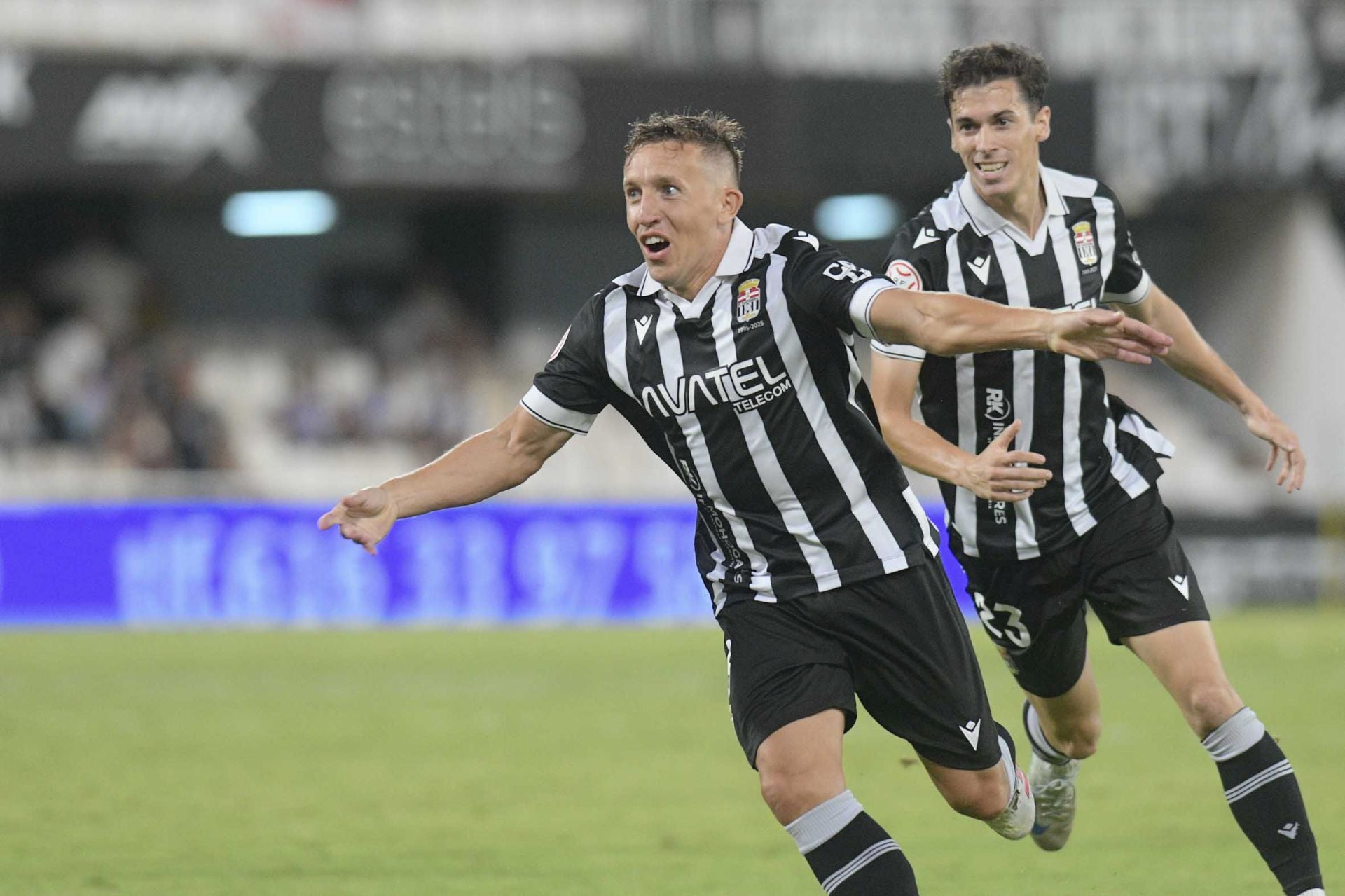 Pablo de Blasis regala la victoria al FC Cartagena en el último minuto, en imágenes