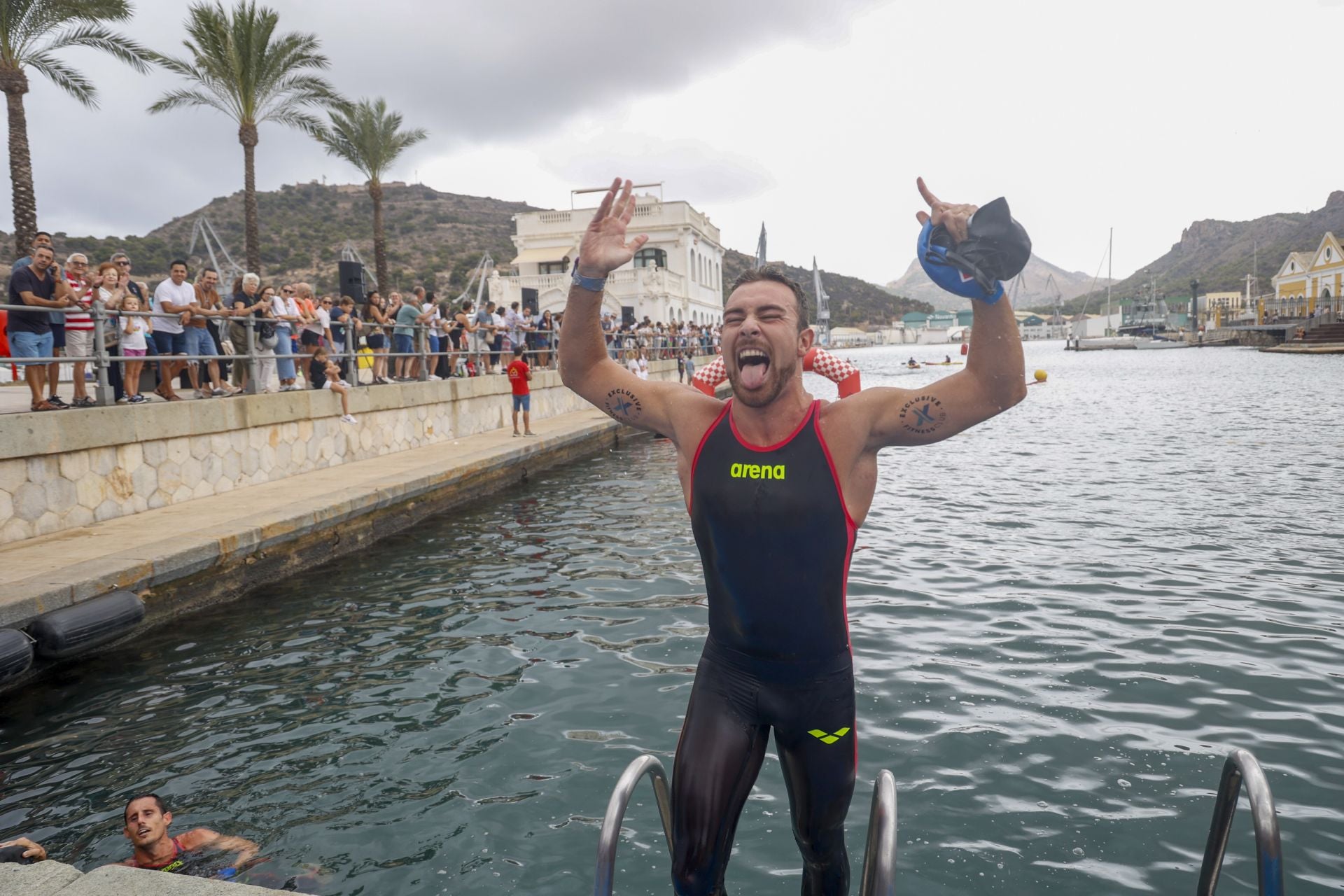 La despedida de Alberto Martínez en la 32ª Travesía a Nado del Puerto de Cartagena, en imágenes