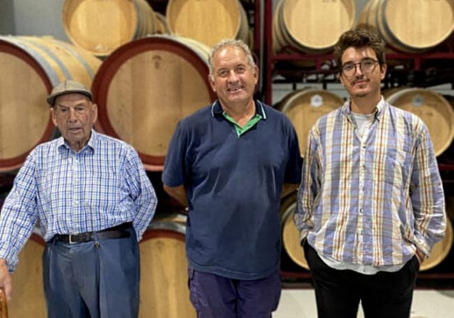 Francisco, su yerno Jesús y su nieto Fran, de 'El Lagar de las Puntillas'.