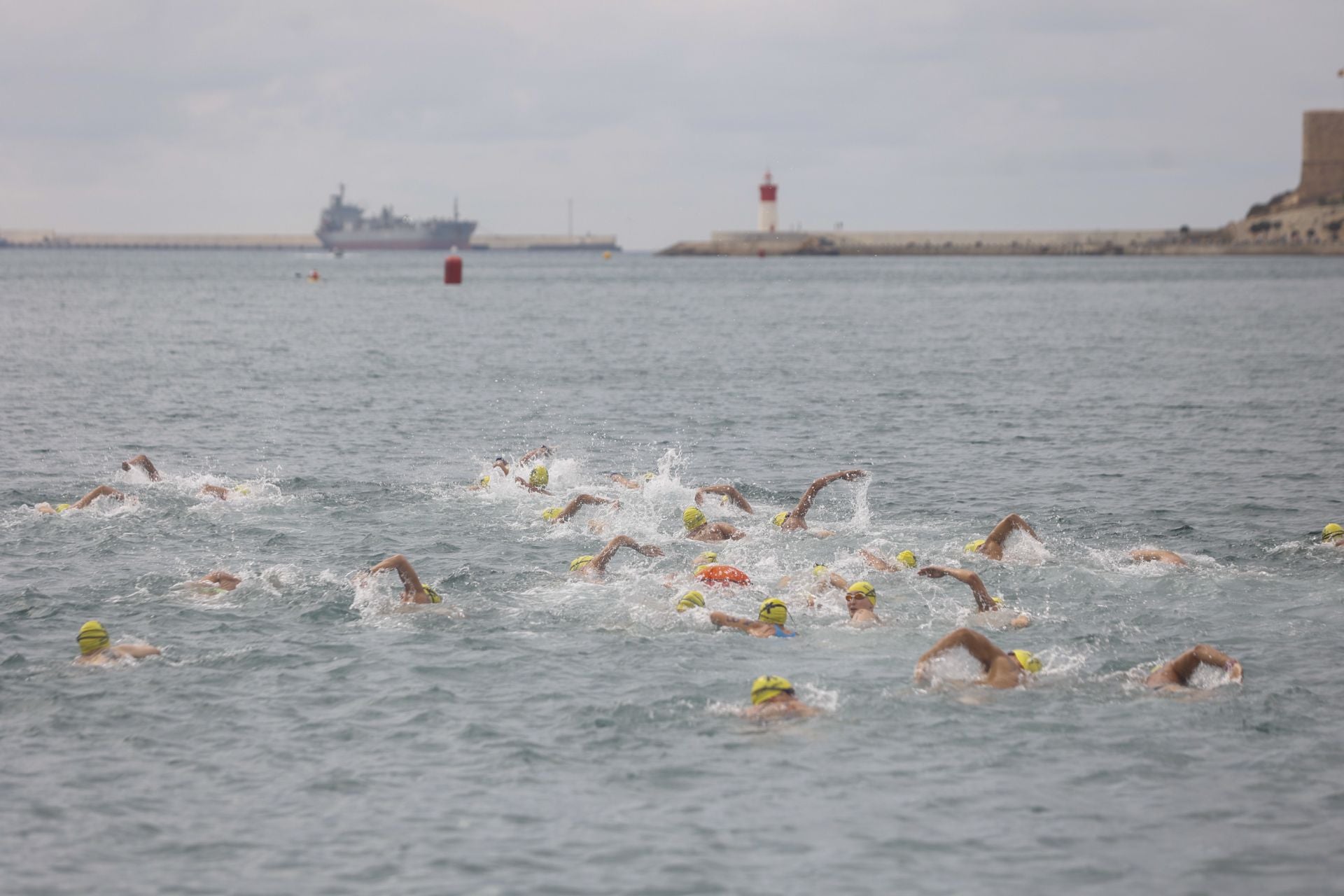 La despedida de Alberto Martínez en la 32ª Travesía a Nado del Puerto de Cartagena, en imágenes
