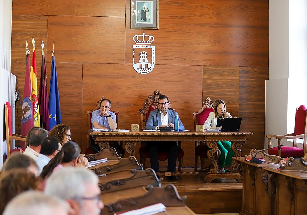 El pleno de la cuestión de confianza al alcalde de Cieza, en imágenes