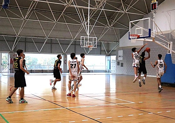 Jóvenes jugando en Lorca.