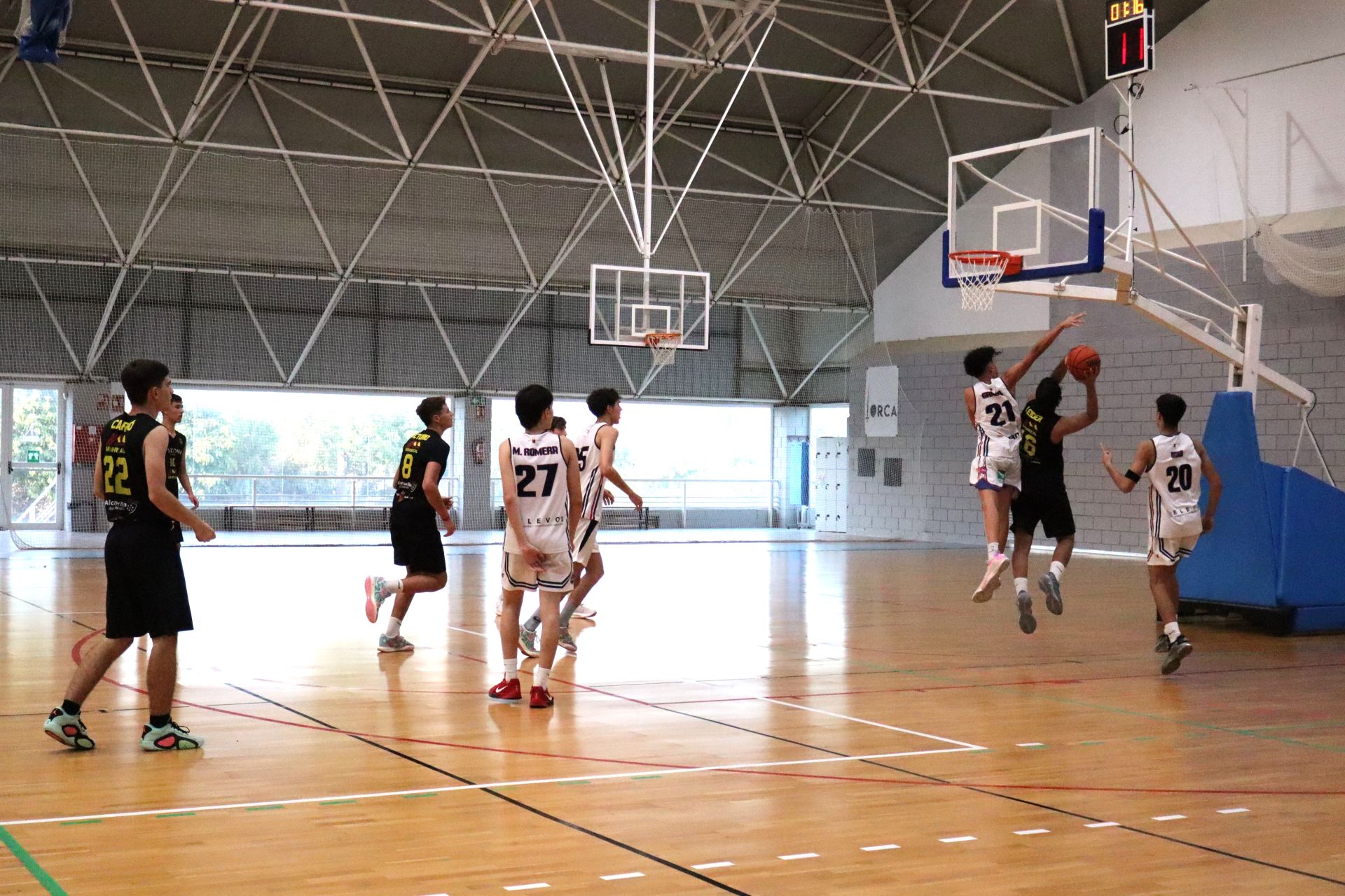 Jóvenes jugando en Lorca.