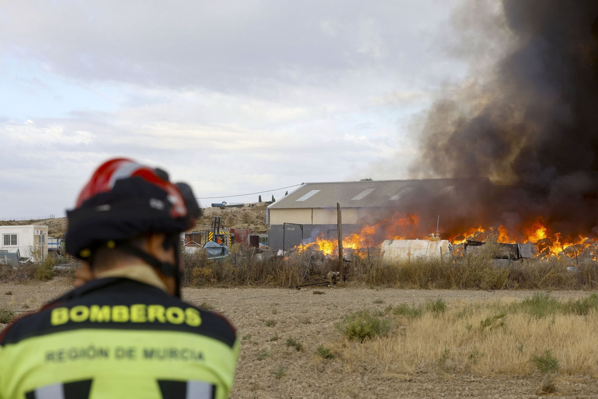 El incendio en una planta de reciclaje de Fortuna, en imágenes