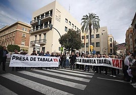 Imagen de archivo de una concentración de los vecinos de la rambla de Tabala el pasado enero.