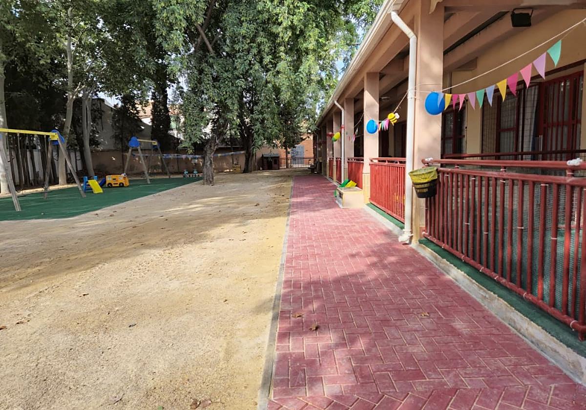 Entrada a la zona de juegos de la escuela infantil de La Alberca.