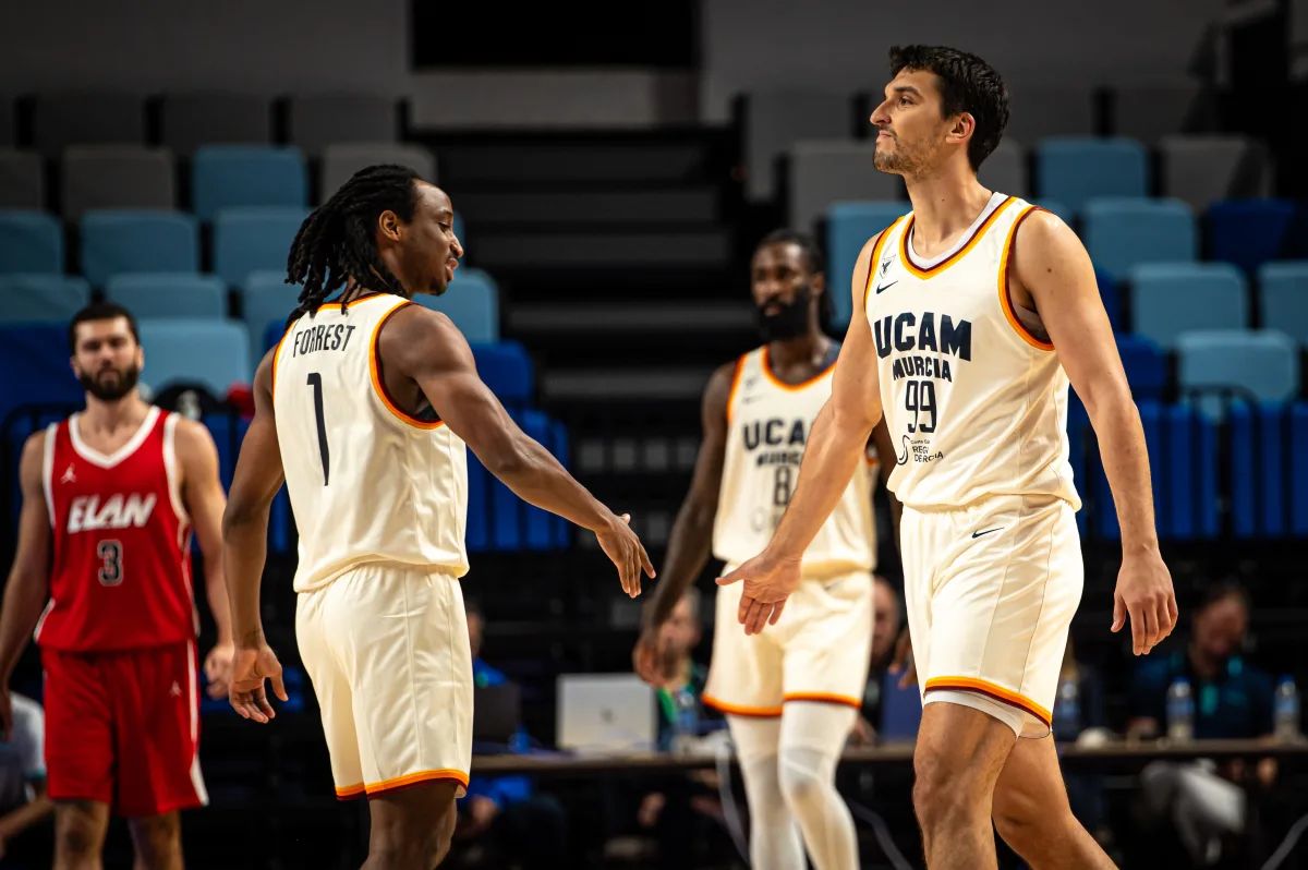 En imágenes, el partido del UCAM frente al Elan Chalon