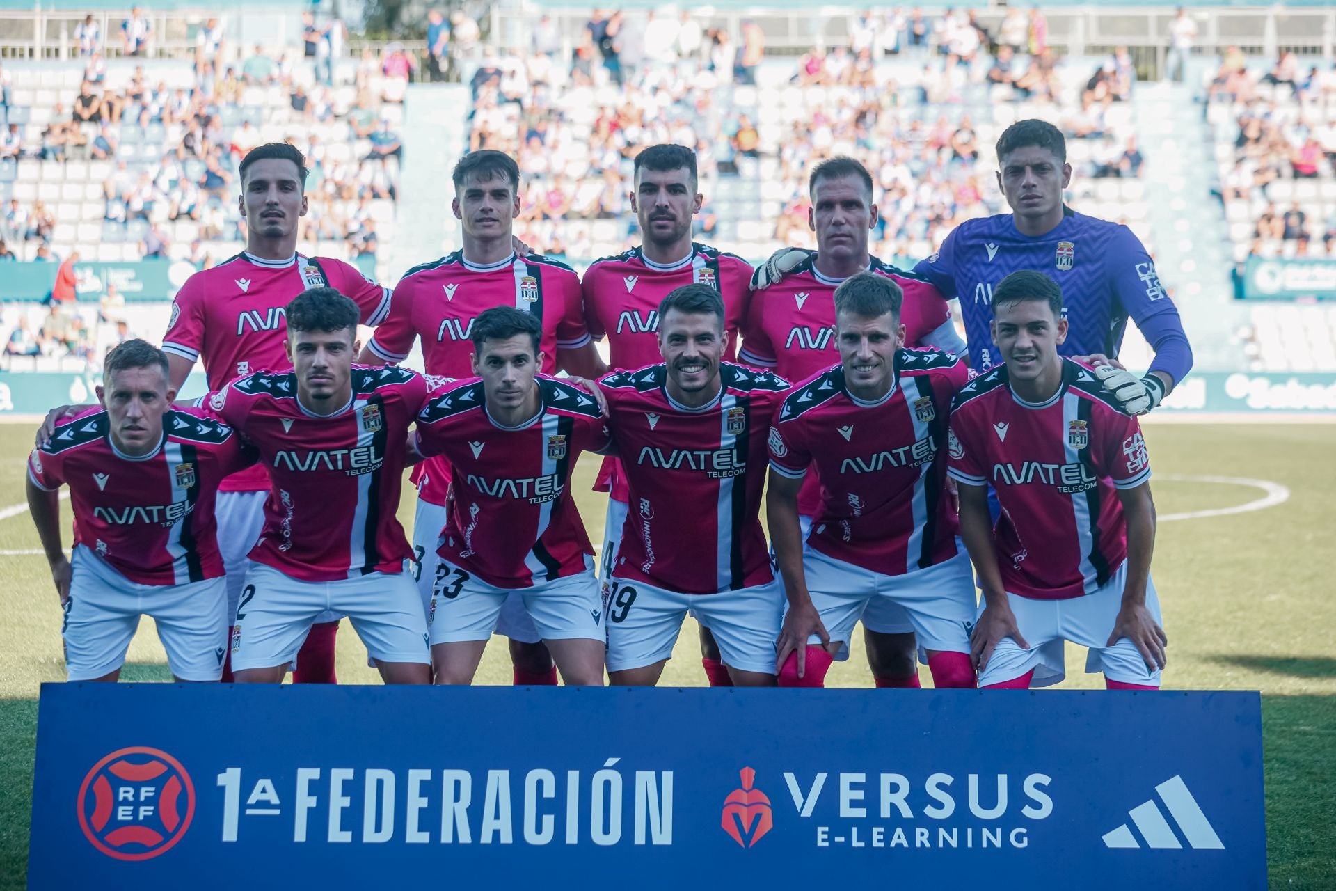 El Cartagena consigue el coliderato con varios sustos, en imágenes