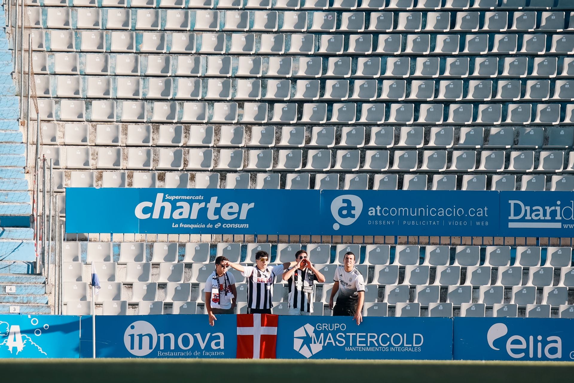 El Cartagena consigue el coliderato con varios sustos, en imágenes