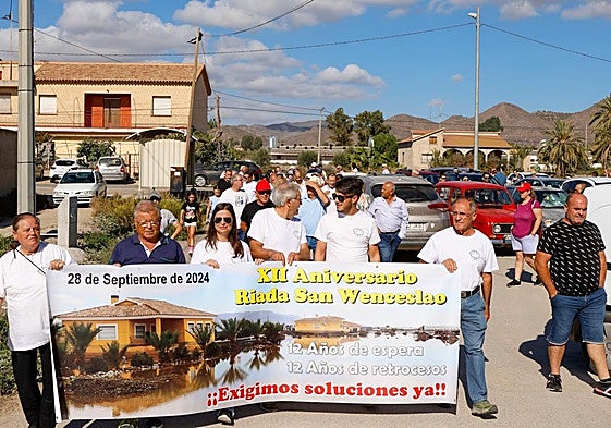 Vecinos en la manifestación por el aniversario de la riada, en una imagen de archivo.