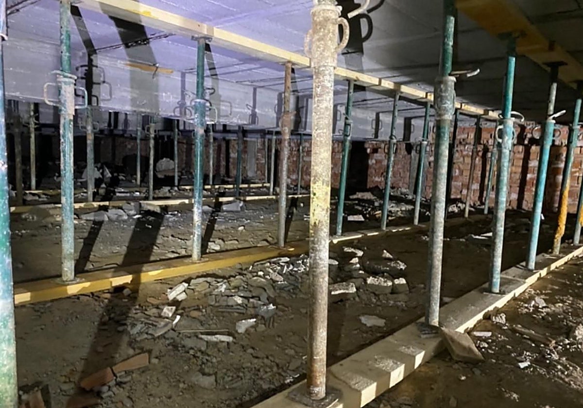 Apuntalamiento en una zona del IES Las Espeñetas.