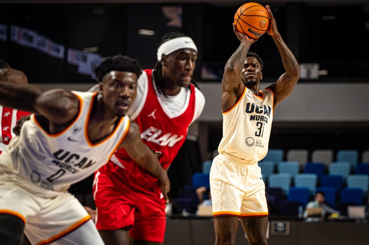 En imágenes, el partido del UCAM frente al Elan Chalon