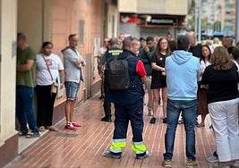 Colas de ciudadanos a las puertas del Registro Civil.