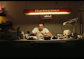 Fotograma de 'Una batalla tras otra'. En vídeo, trailer.