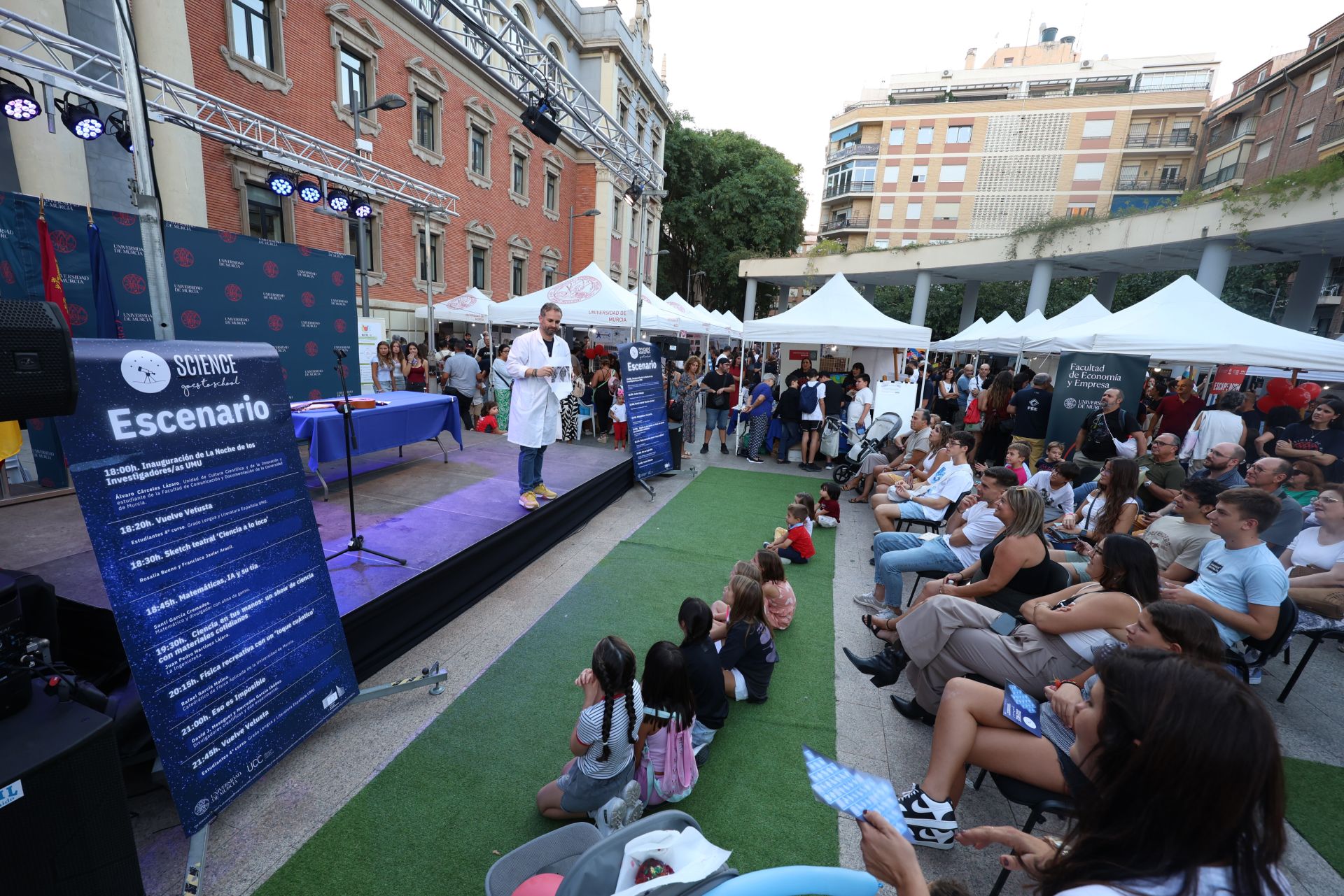 En imágenes, la Noche de los Investigadores en Murcia