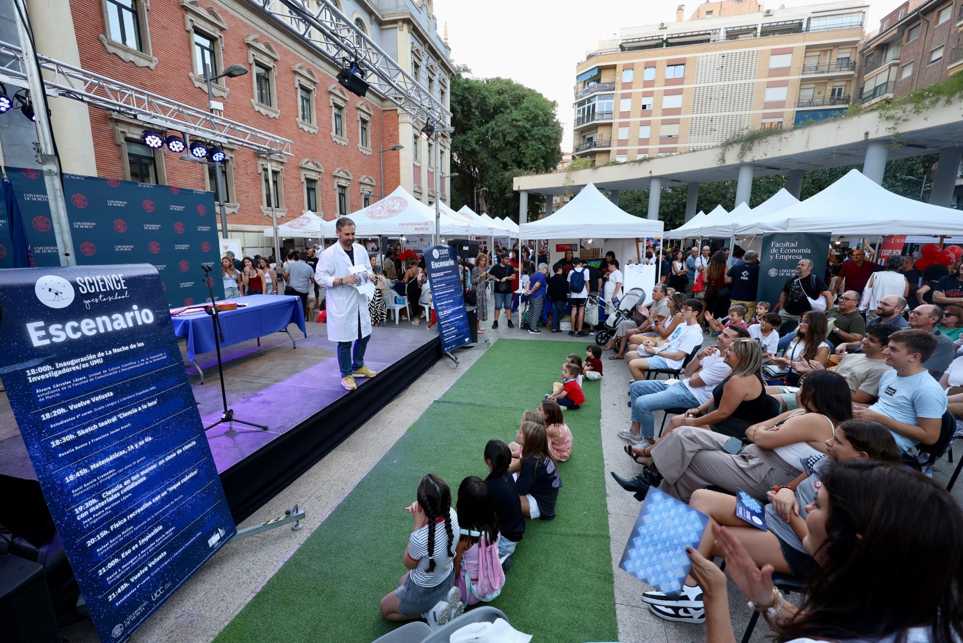 En imágenes, la Noche de los Investigadores en Murcia