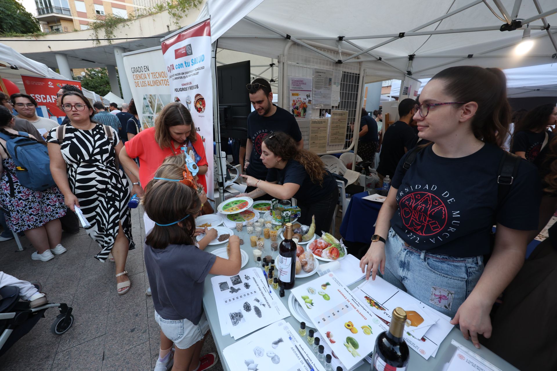 En imágenes, la Noche de los Investigadores en Murcia