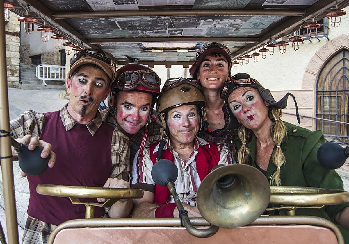 El reparto de 'Pilots'.