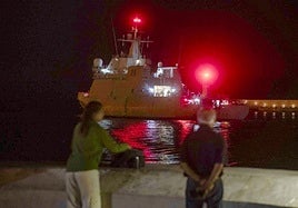 El 'Furor' zarpa en Cartagena durante la madrugada, en imágenes