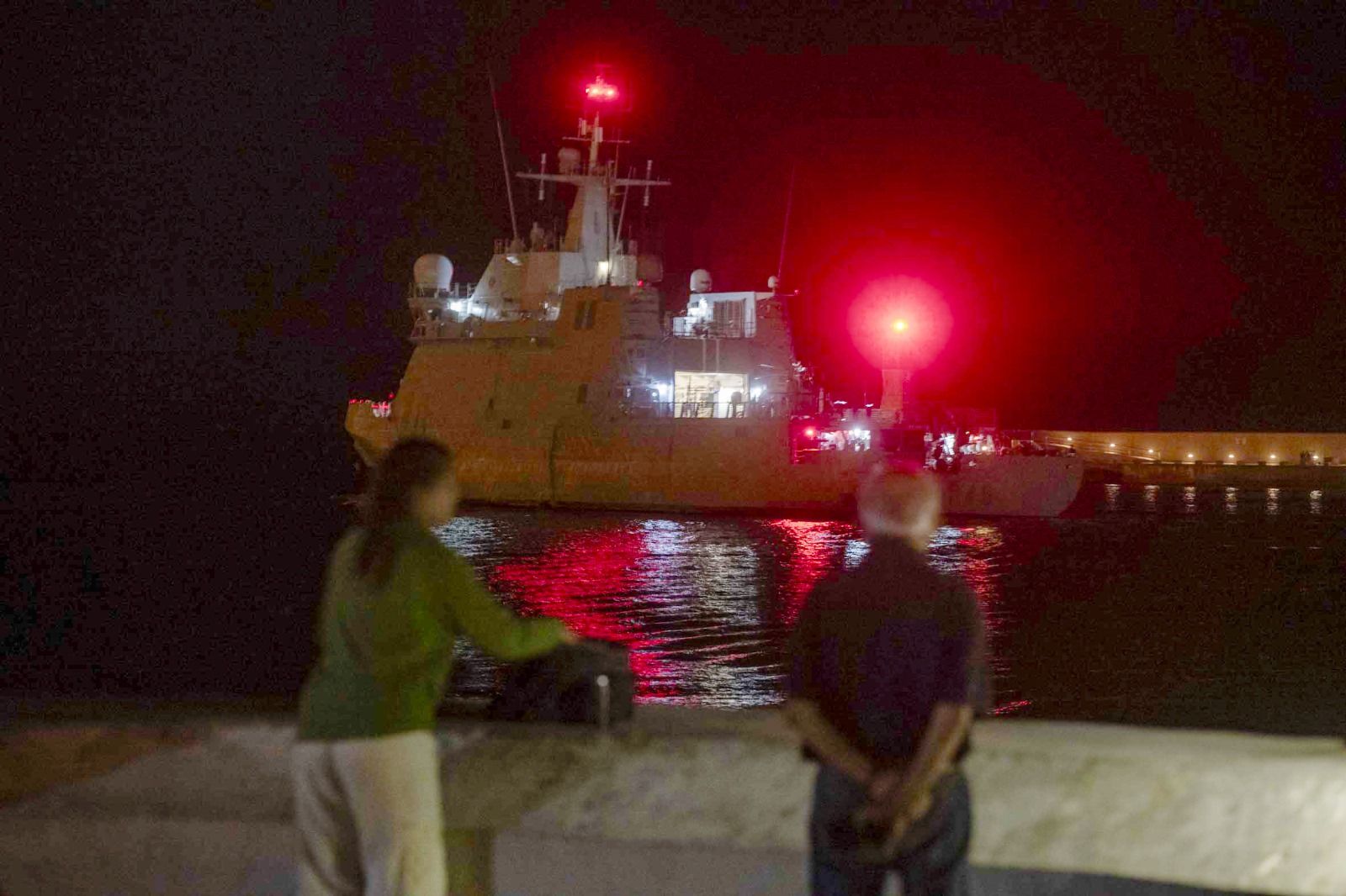 El &#039;Furor&#039; zarpa en Cartagena durante la madrugada, en imágenes