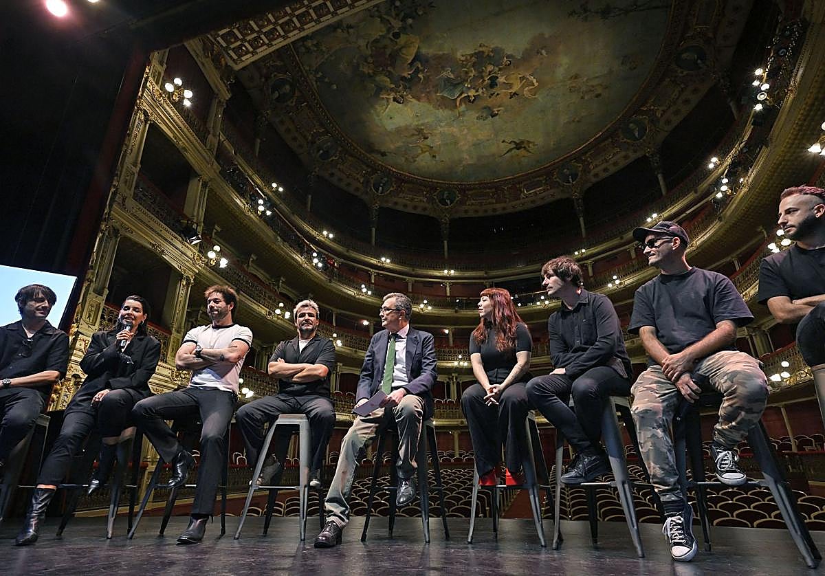 Los artistas que participan en la canción, en la presentación del videoclip.
