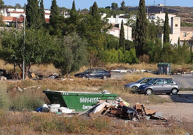 Descampado junto a la rambla.