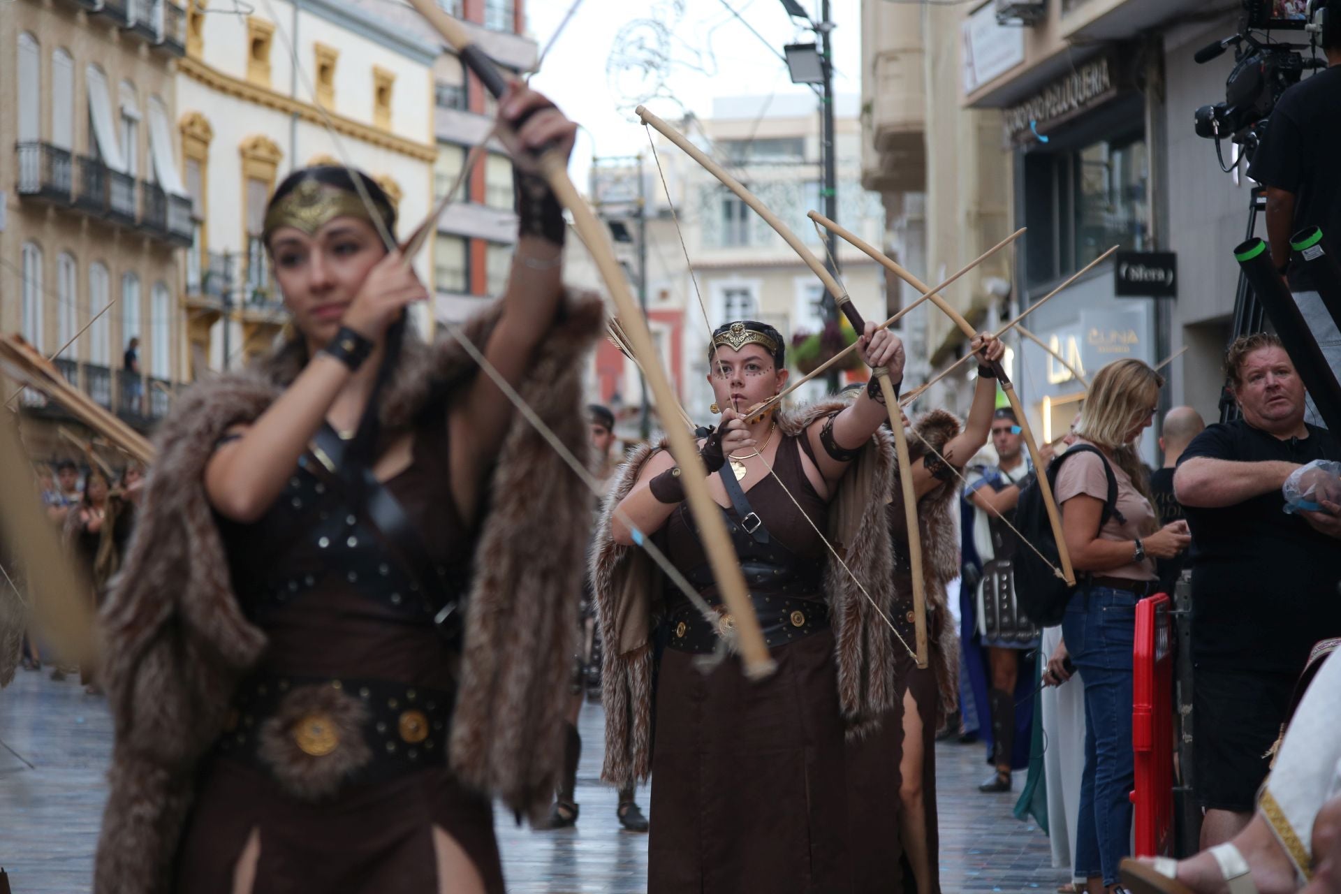 Las imágenes del gran desfile de Carthagineses y Romanos