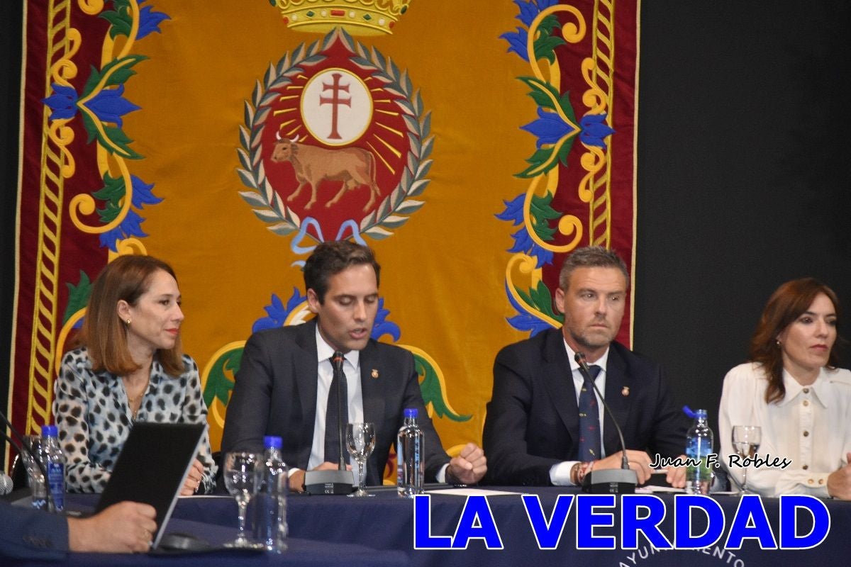 Imágenes de la entrega del título de Hijo Predilecto de Caravaca al general Pascual Soria