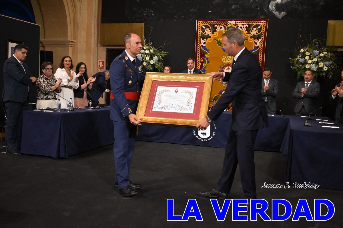 Imágenes de la entrega del título de Hijo Predilecto de Caravaca al general Pascual Soria