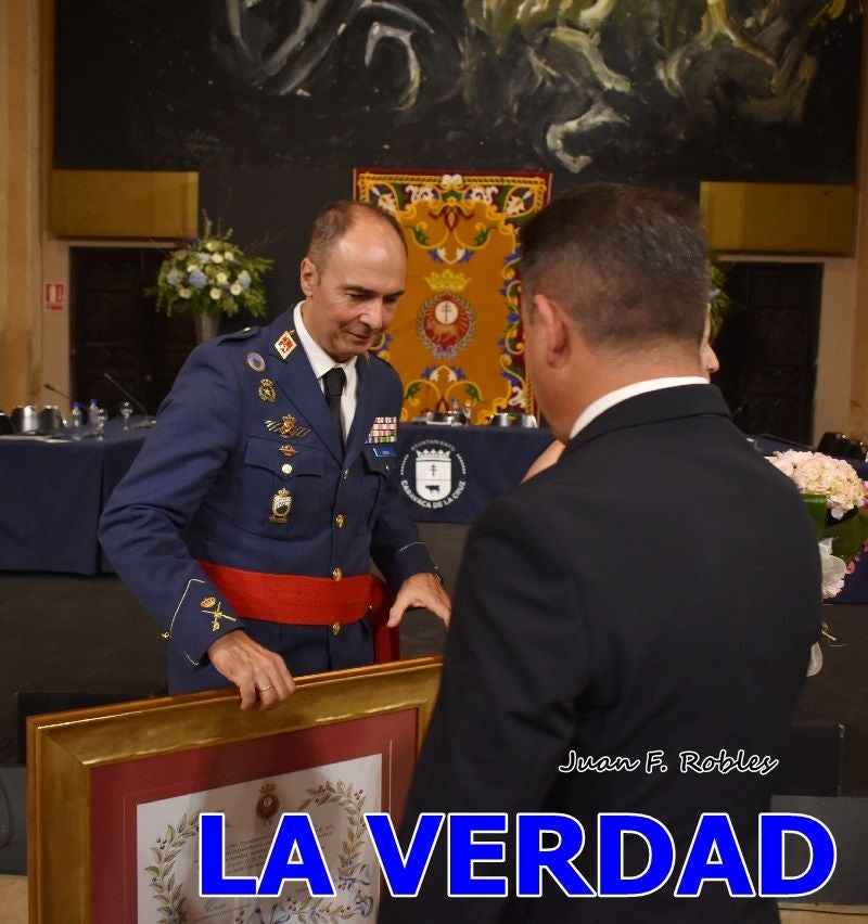 Imágenes de la entrega del título de Hijo Predilecto de Caravaca al general Pascual Soria