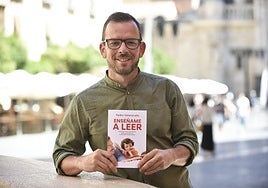 Pedro Valenzuela, durante la entrevista que concedió a LA VERDAD en la plaza de Belluga.