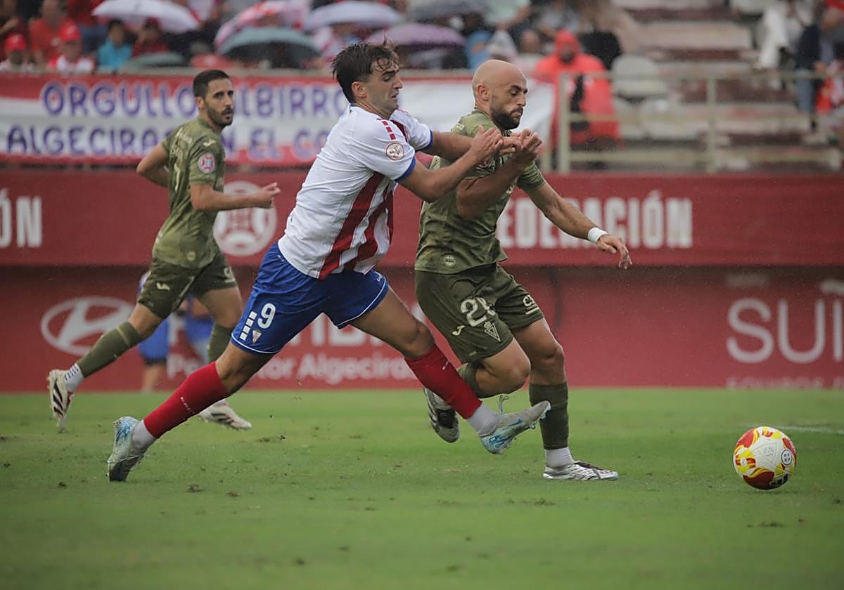 El Real Murcia pierde y vuelve a dejar una imagen paupérrima, en imágenes