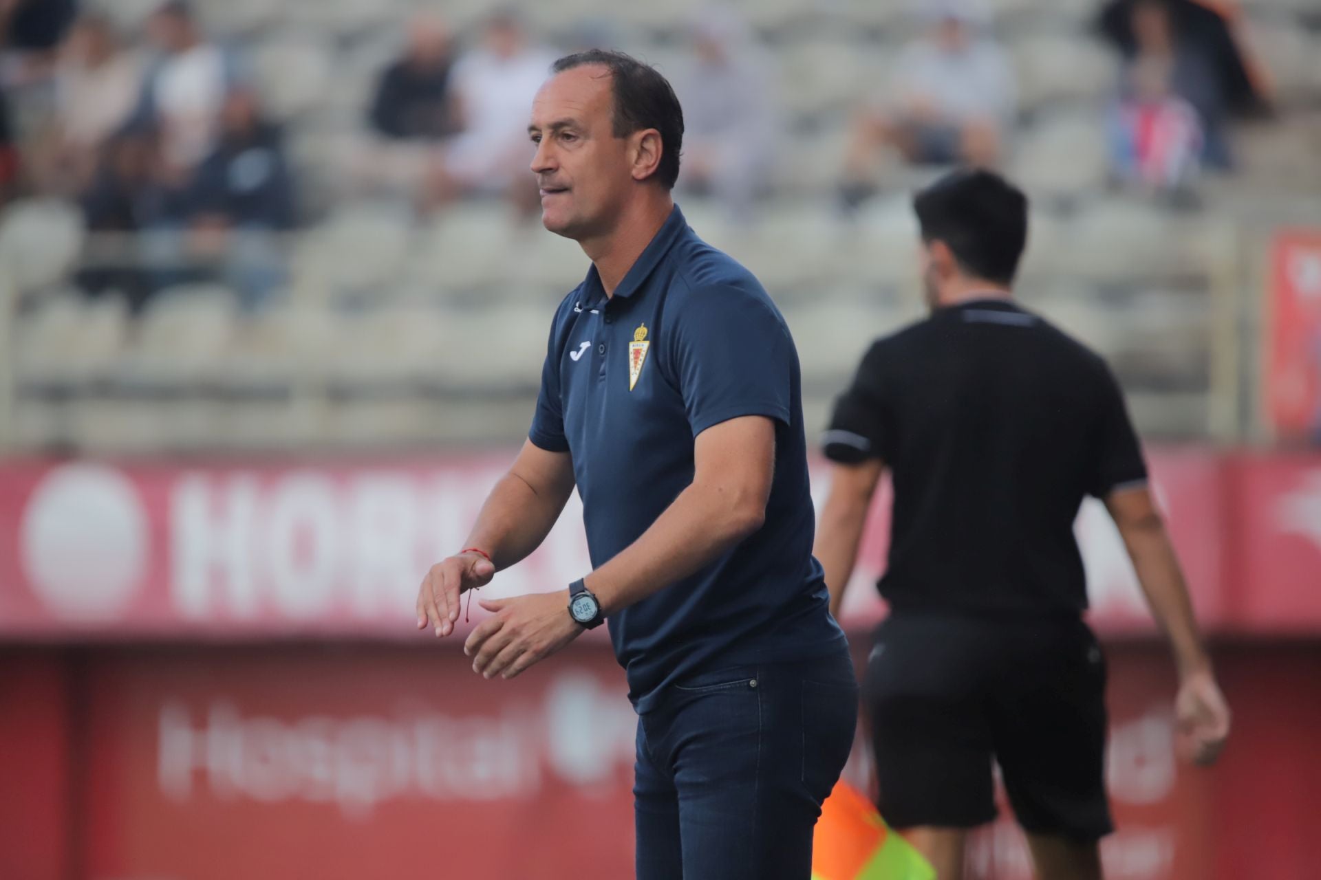 El Real Murcia pierde y vuelve a dejar una imagen paupérrima, en imágenes